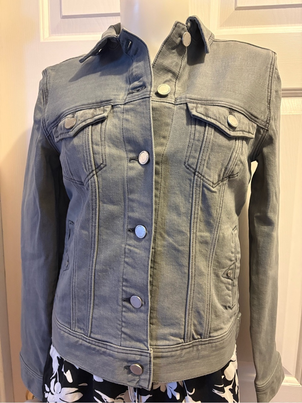 Liverpool Los Angeles Classic Stretch Denim Trucker Jacket Size XS, like new!